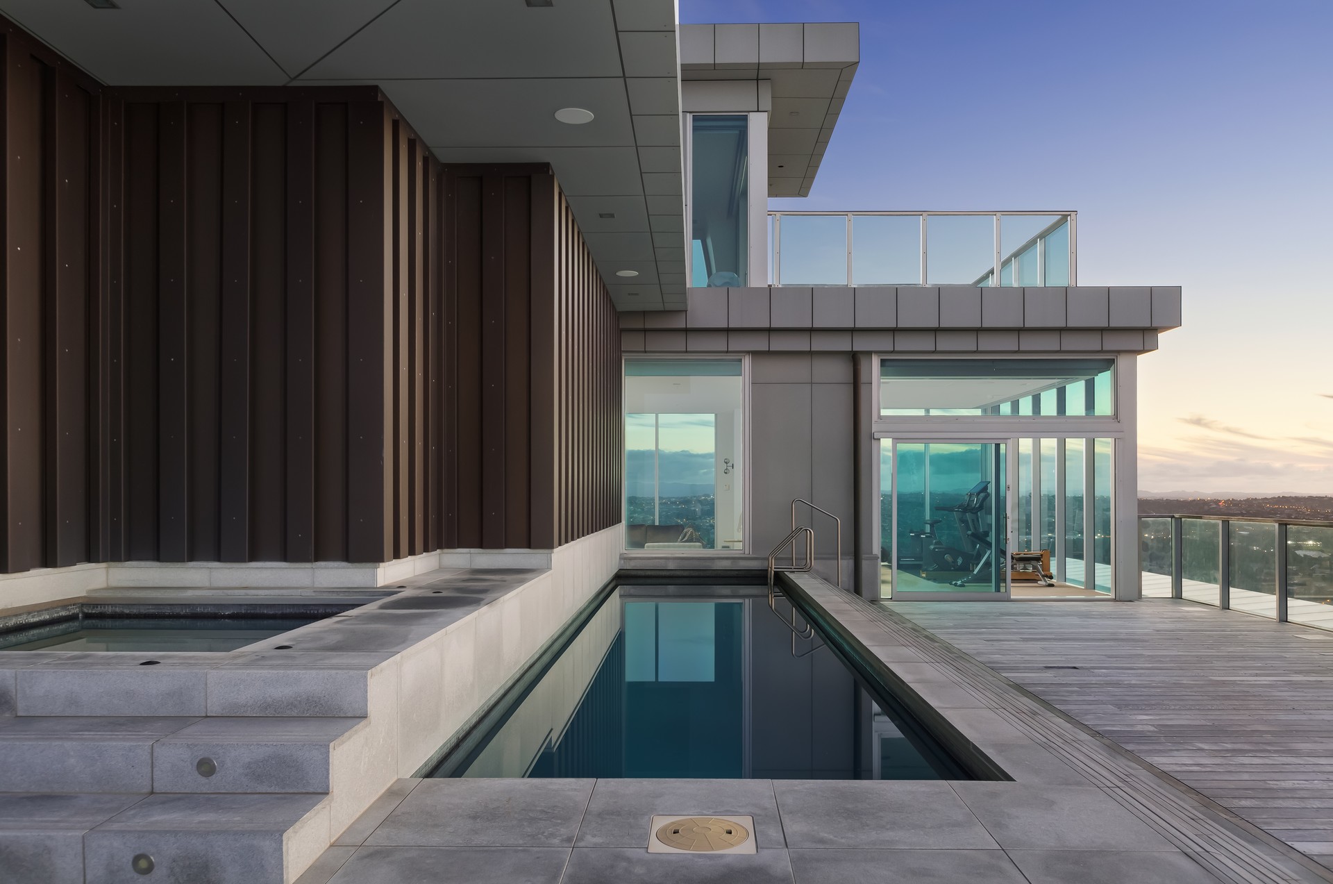 #9844 - PRIZED TROPHY PENTHOUSE | AMERICAS CUP STAGE - Premium Real Estate
